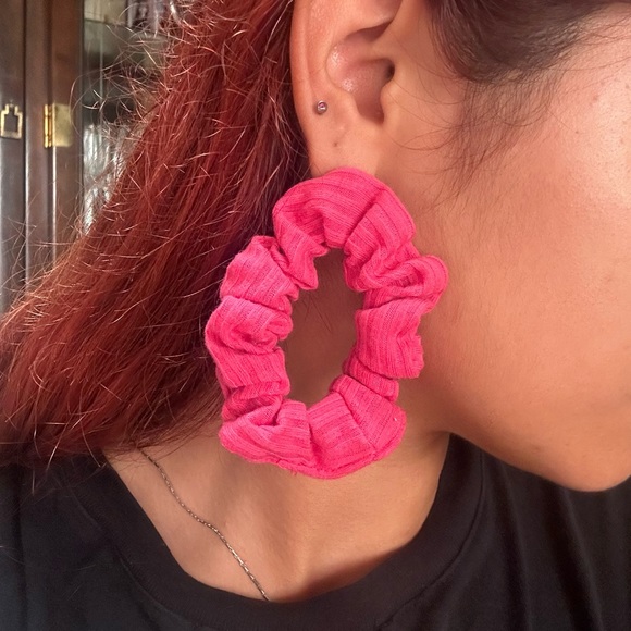 Scrunchie earrings 🩷 - Picture 2 of 4